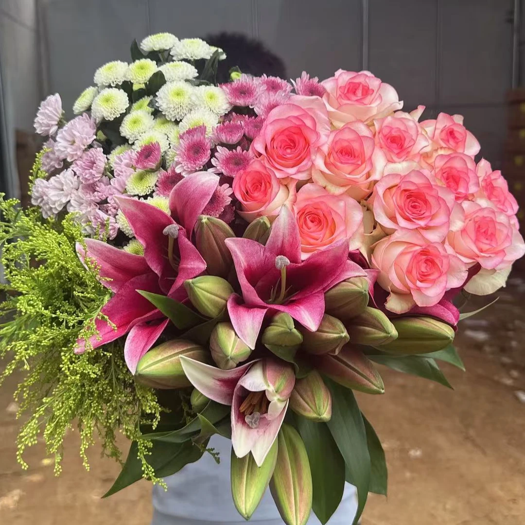 【七夕福利】套餐2：艾莎玫瑰+百合+混色小雏菊+洋桔梗+配草
