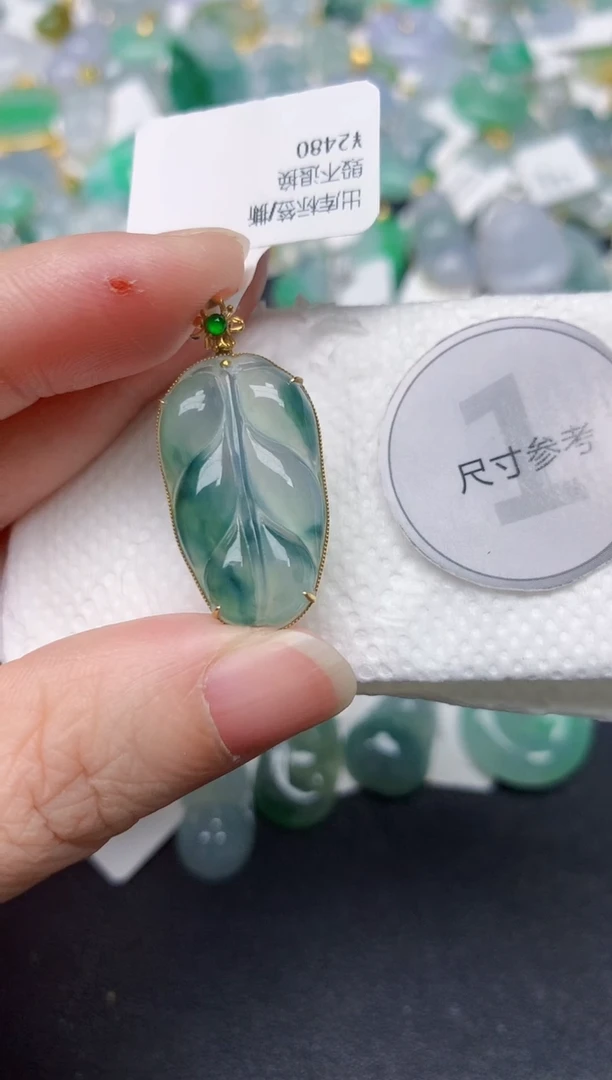 颈饰18K金镶嵌翡翠天然缅甸A货翡翠