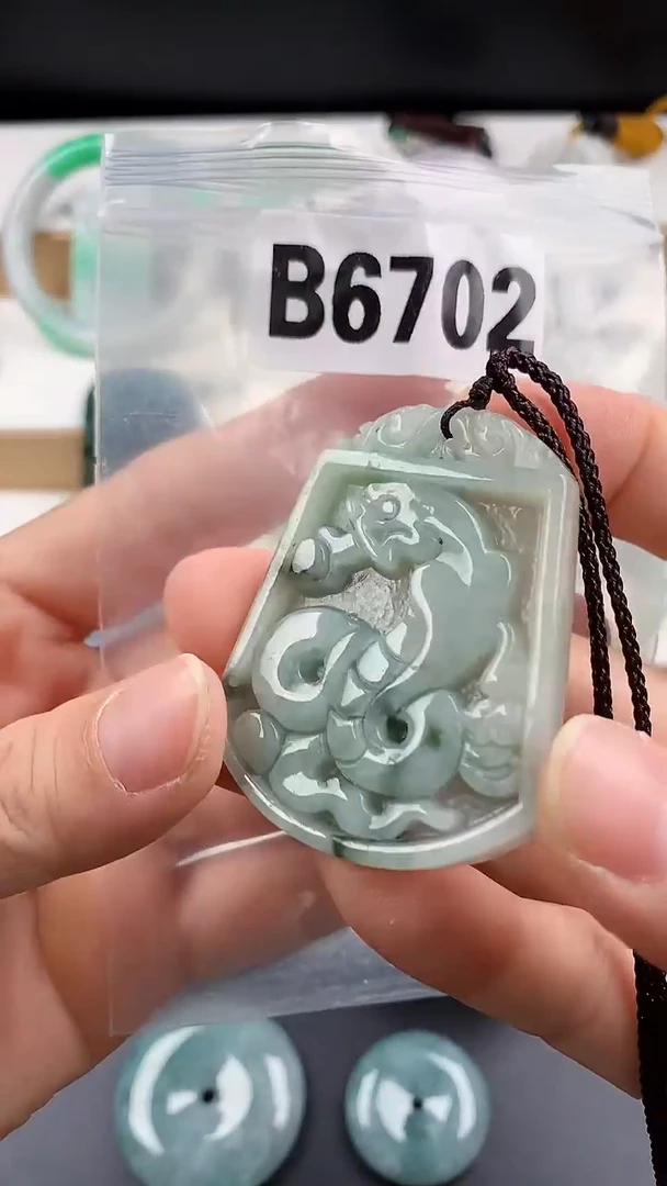 颈饰未镶嵌翡翠天然翡翠吊坠挂件