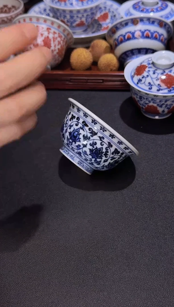 青花缠枝莲压手杯