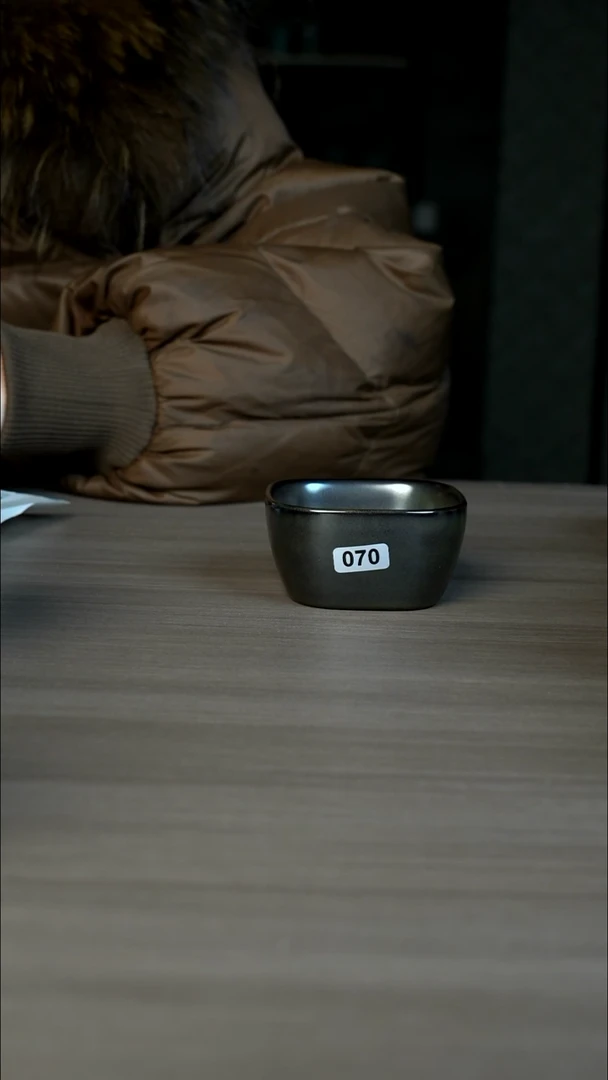 【闪购商品】杯070号茶叶末黑金四方杯