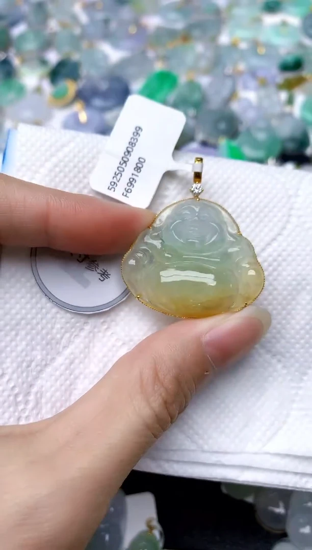 颈饰18K金镶嵌翡翠天然A货翡翠