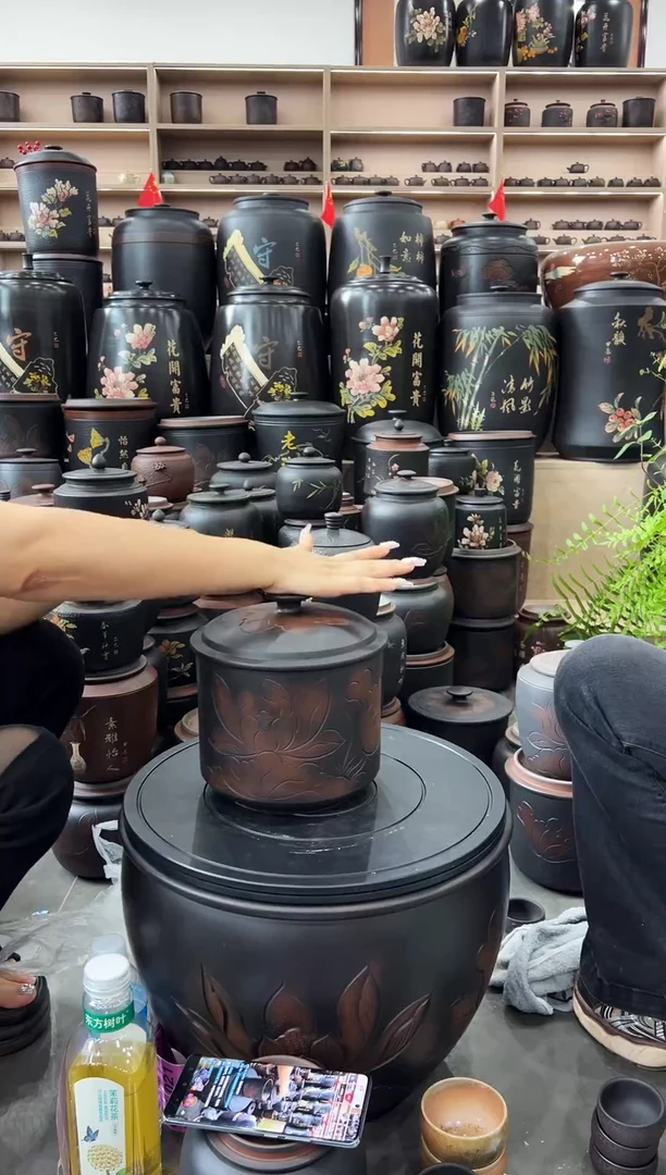 瑕疵茶叶罐 小五饼荷花 109