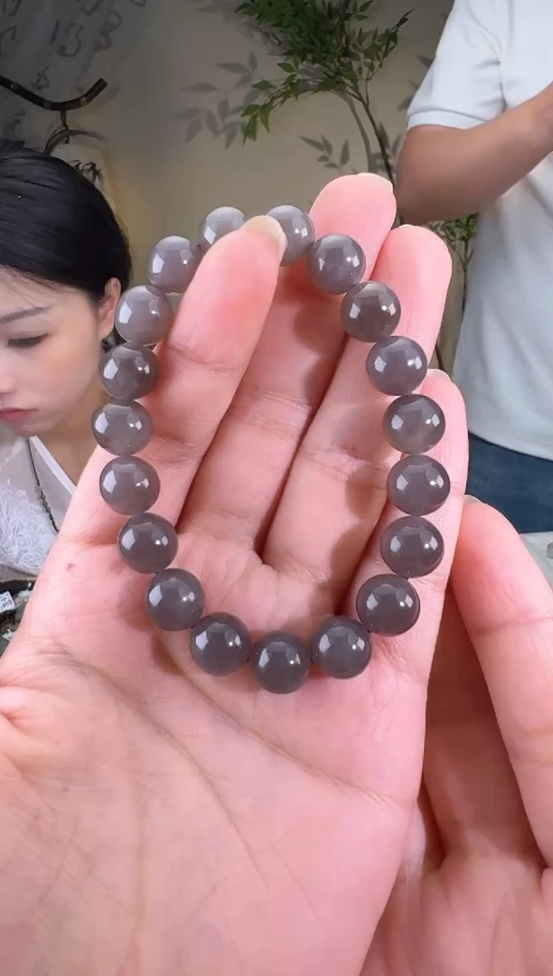 手串未镶嵌和田玉烟紫手串 多样性发