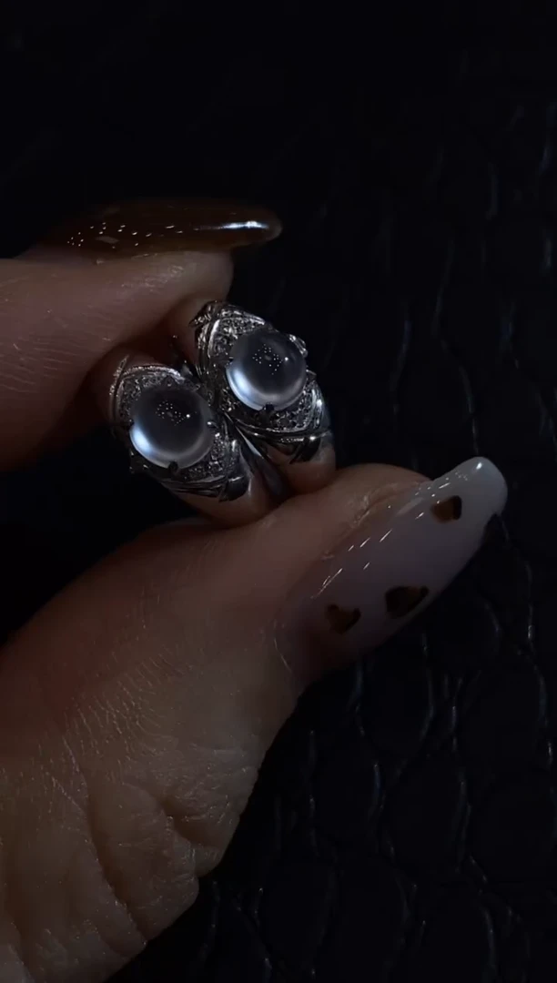 颈饰18K金镶嵌翡翠收到货48小时鉴赏期（超时不退不换）