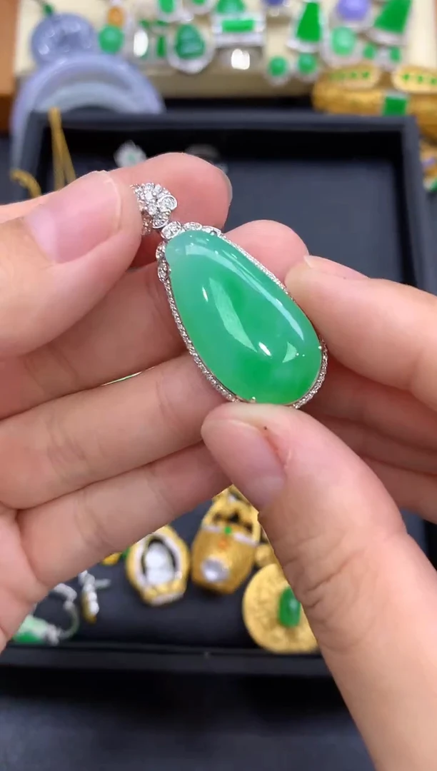 颈饰18K金镶嵌翡翠693-中国好珍宝