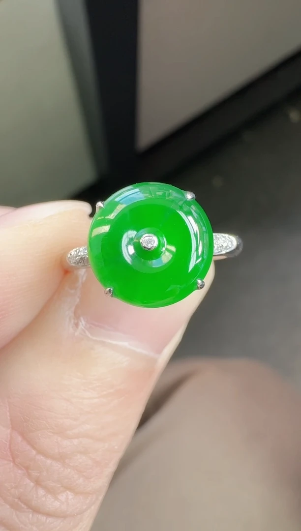 18K金镶嵌戒指翡翠寄售回流，不退不换