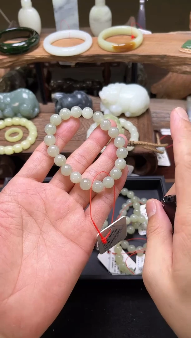 手串未镶嵌和田玉卡10且末青白圆珠 多样性发一