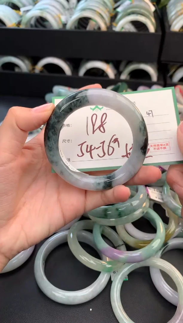 未镶嵌定制翡翠毛货需精细抛光+多人