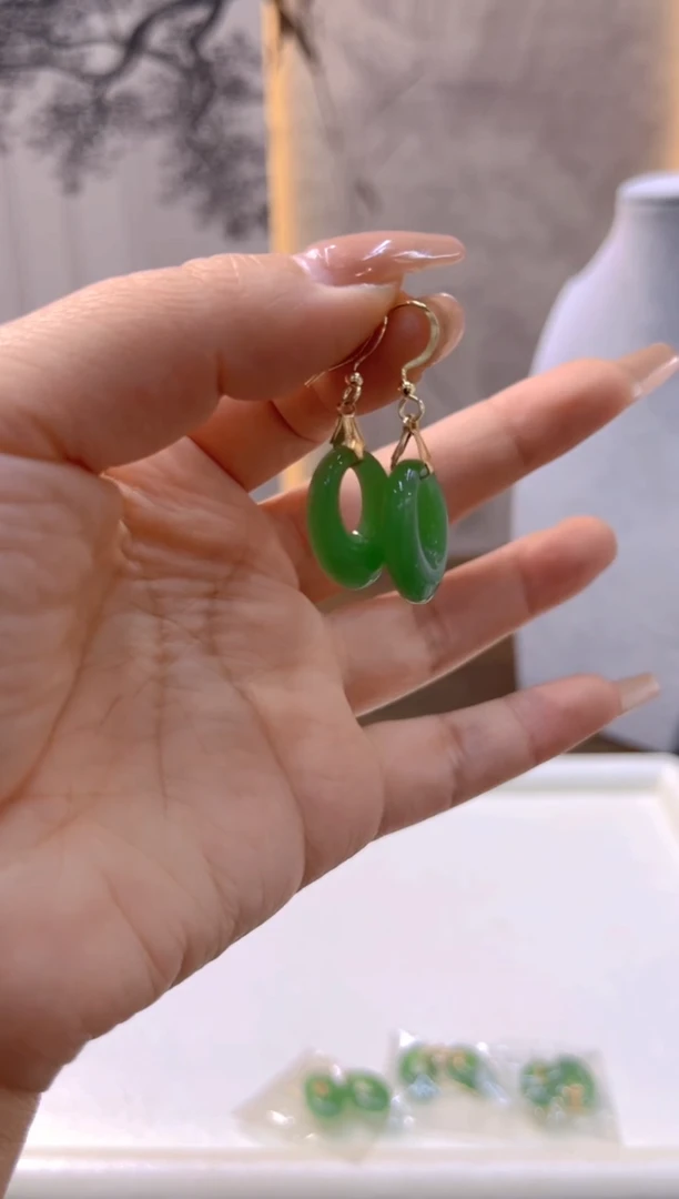 14K金镶嵌和田玉耳饰E870