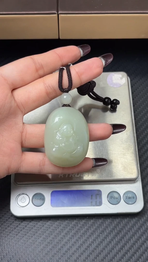 吊坠(赠链)未镶嵌和田玉且末迪克兰二细微色差吊坠