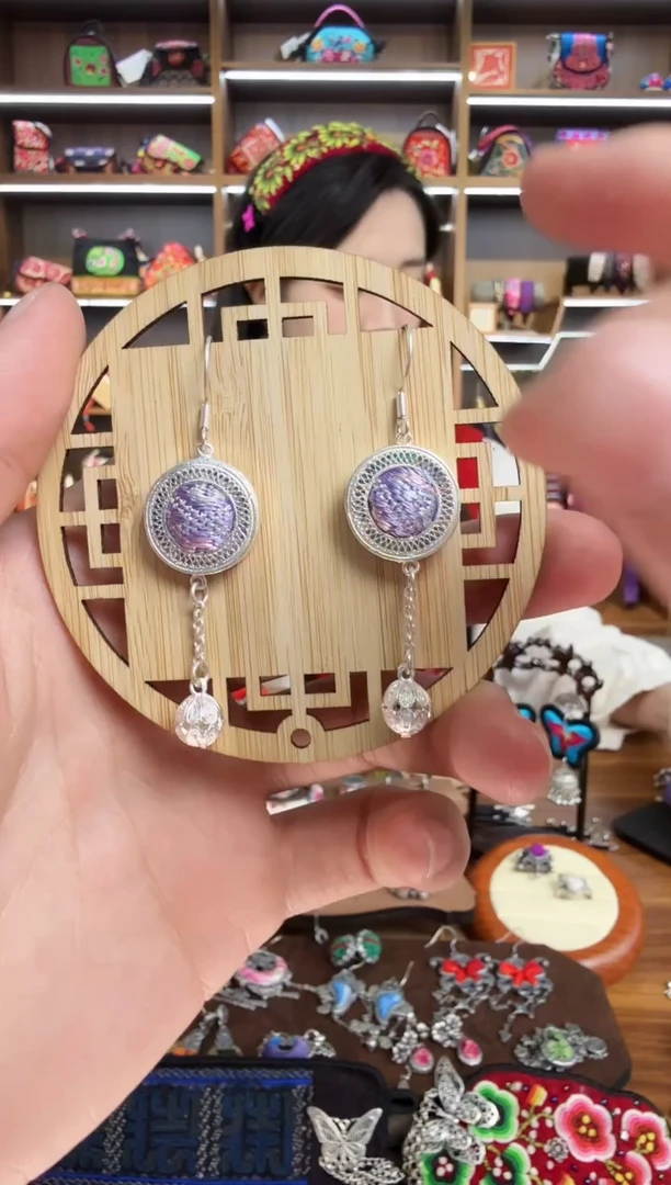 【闪购商品】织绣52蒙阿苏苗绣传承