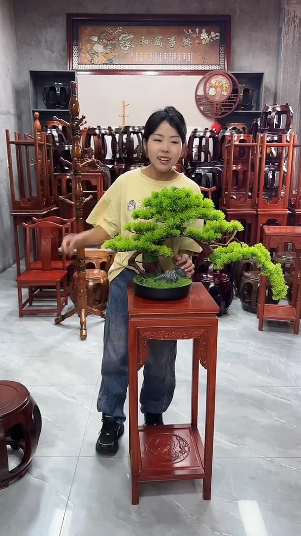 鸡翅木类端景台花梨色雕花花架一对