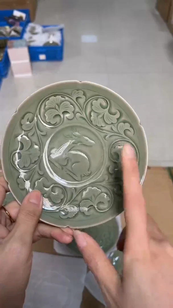 陶瓷纯手工秘色鹿戏牡丹纹壶承（一个）