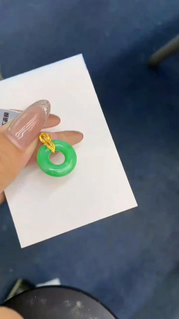 颈饰18K金镶嵌翡翠1