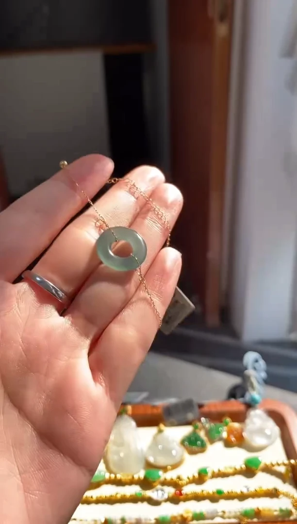 18K金镶嵌手链翡翠手链