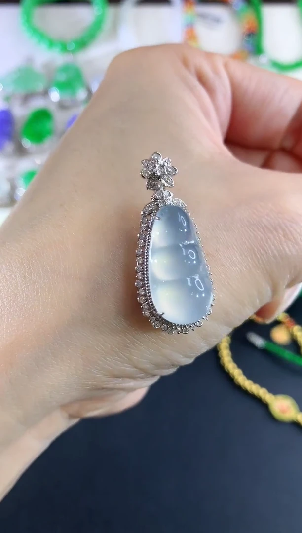 吊坠(不含链)18K金镶嵌翡翠121|
