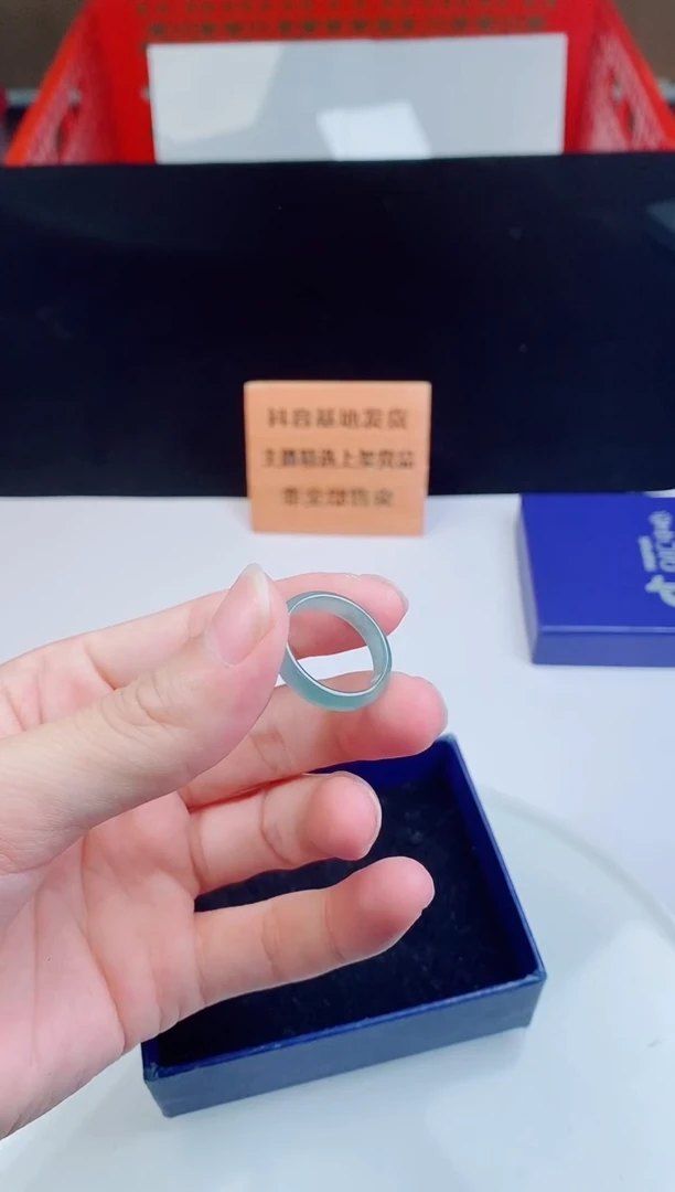 颈饰未镶嵌翡翠   ·