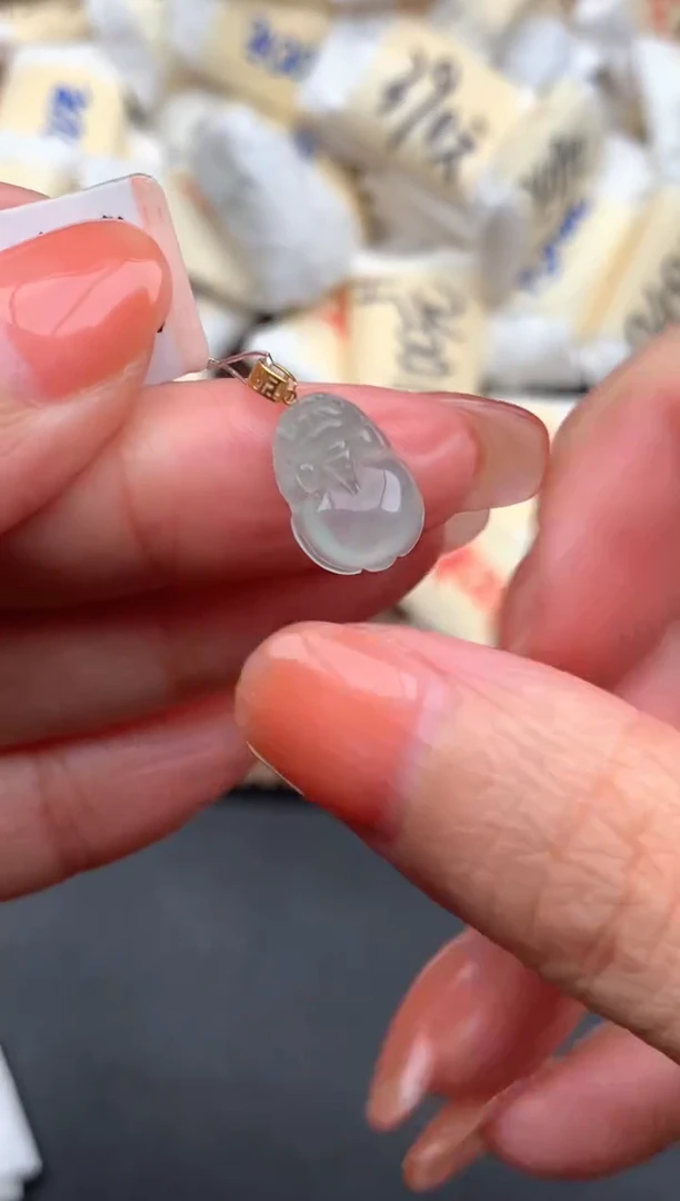 18K金镶嵌挂件翡翠1