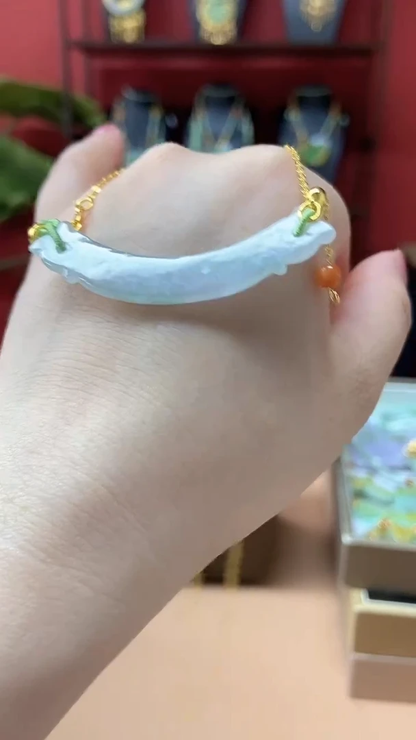 颈饰未镶嵌翡翠吊坠