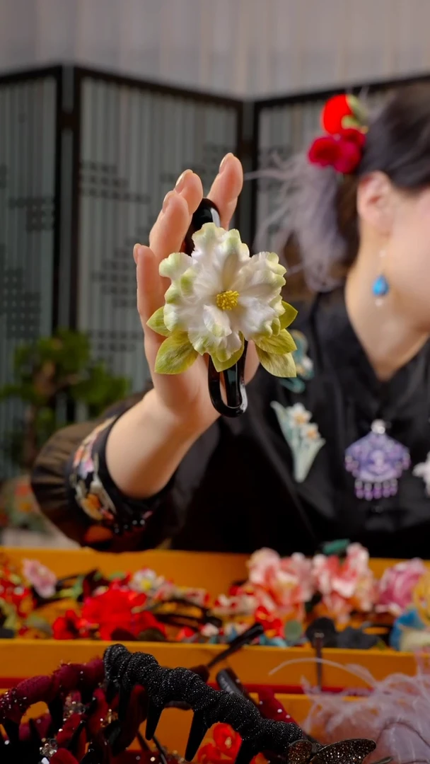 刺绣次***?非遗苏绣绒花手工饰品