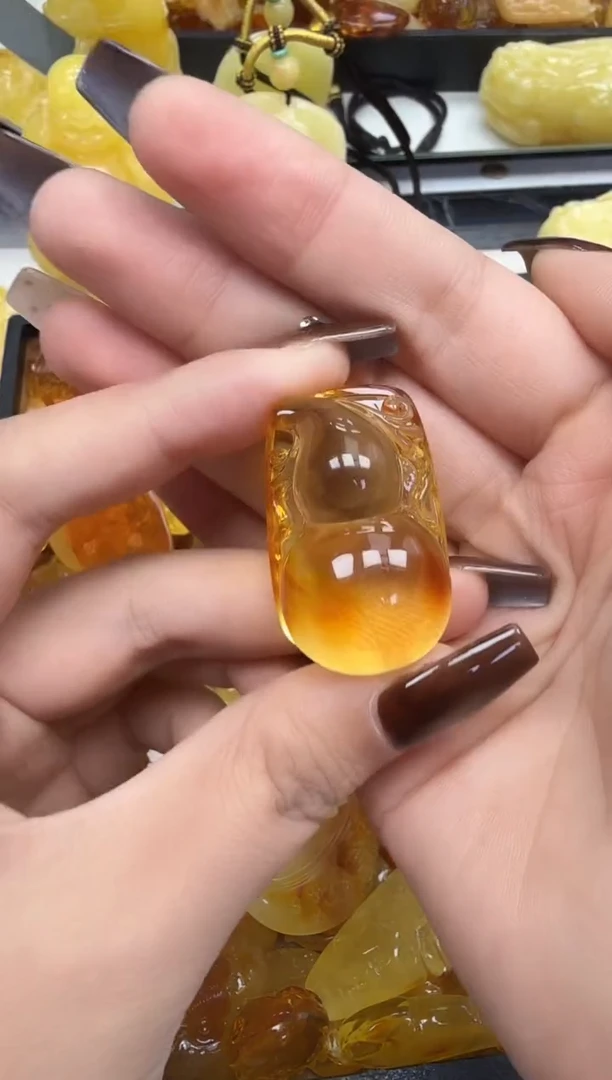 裸石琥珀未镶嵌如图