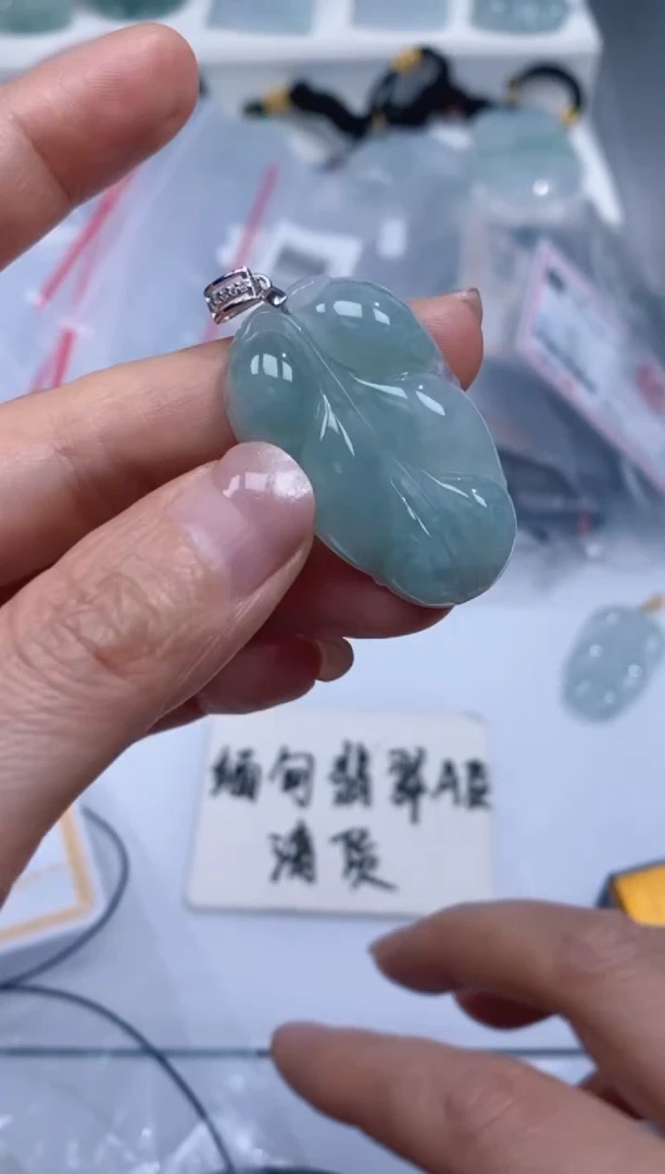 颈饰银S925镶嵌翡翠吊坠