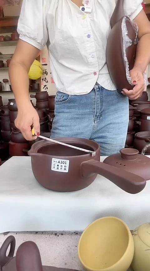 宜兴紫砂ℒ****。微瑕1.8升奶锅A301