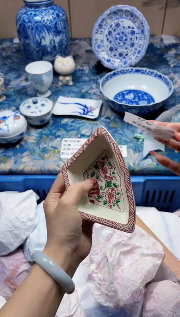 瓷片小*芮8126品均为默认瑕疵品.默认拍下告知定向 小一芮