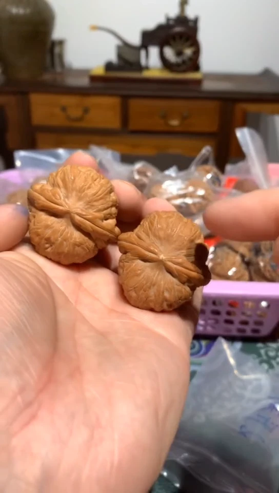 【闪购商品】文玩核桃吊坠元宝核桃