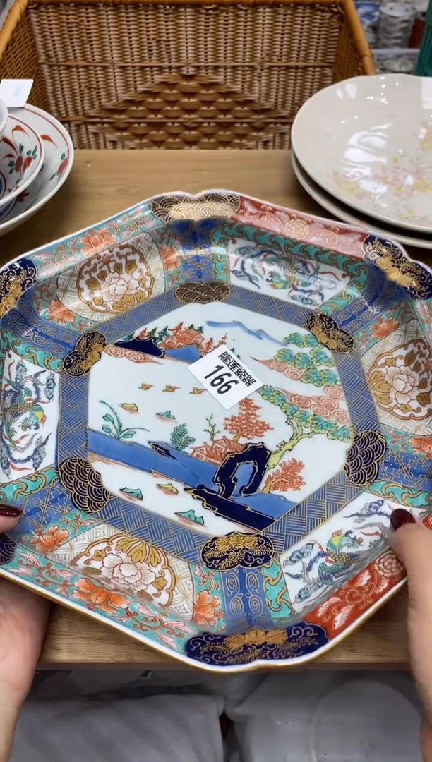 瓷片木****n瓷器之美，尽在隆莲。