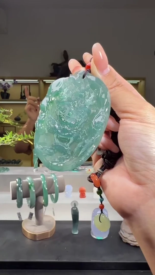 吊坠(不含链)未镶嵌翡翠龙牌