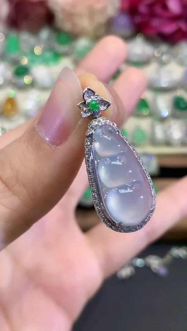 吊坠(不含链)18K金镶嵌翡翠B102