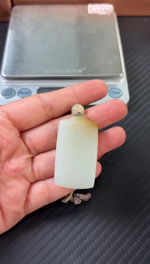 和田玉未镶嵌吊坠(赠链)且末金山微色差吊坠