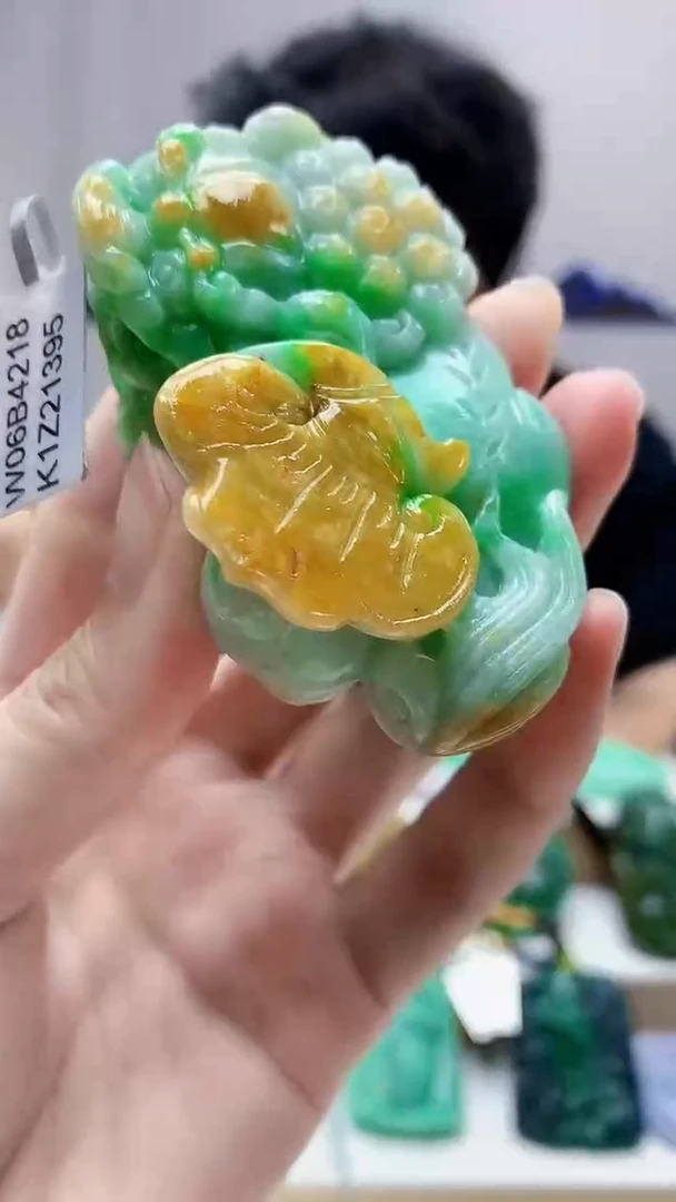 未镶嵌定制翡翠4688zm-毛货挂件90