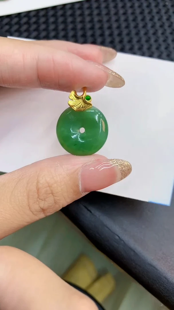 翡翠银S925镶嵌颈饰            8