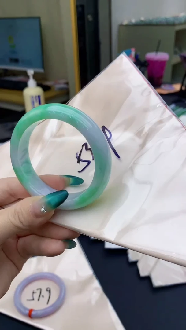 【闪购商品】翡翠手镯未镶嵌0246646337