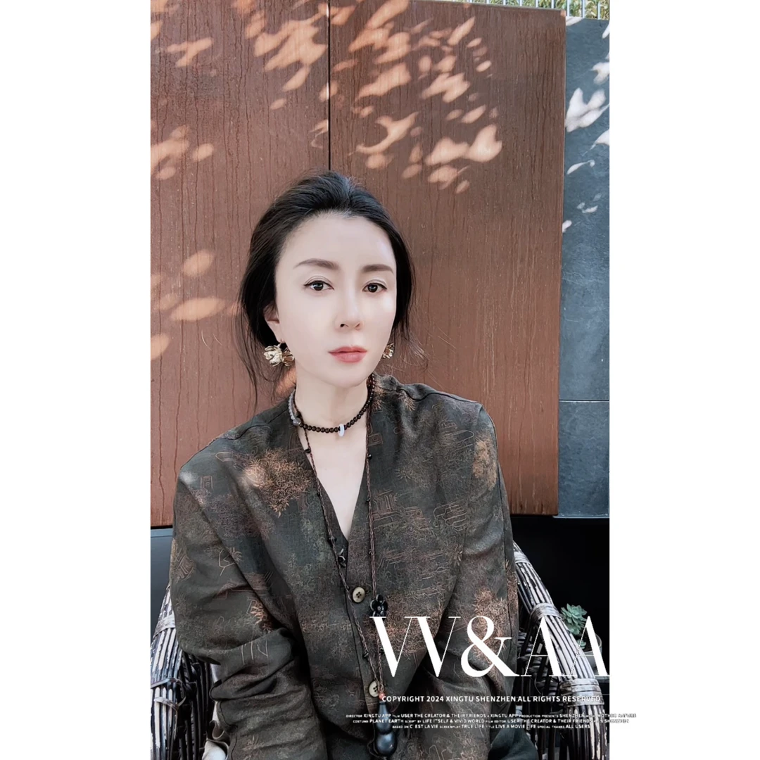 VV&AA 春秋新款复古小众设计感V领上衣 R735