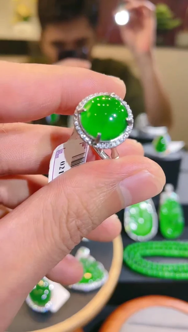 翡翠未镶嵌颈饰A5天然A货翡翠戒指