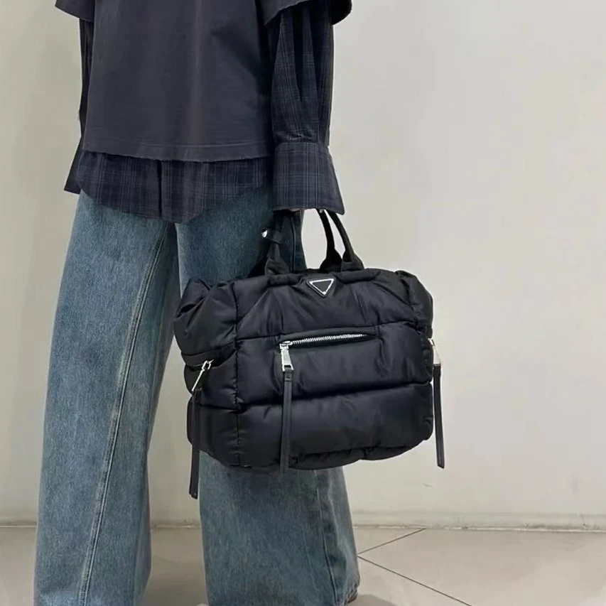 95新 Prada/普拉达 坤球奢选普拉达泡芙斜挎包