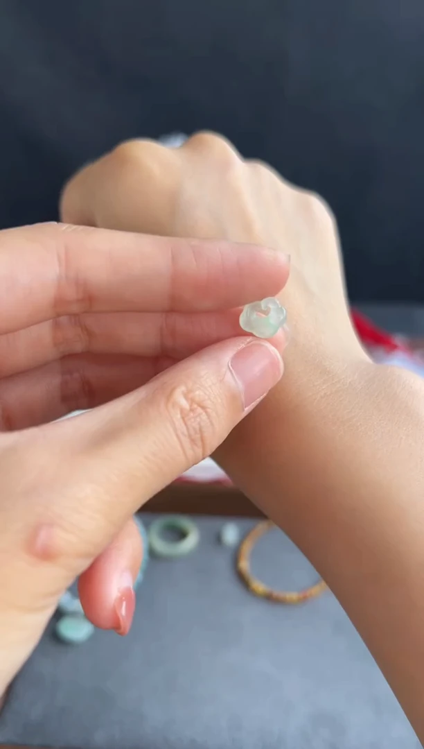 翡翠未镶嵌颈饰906买断