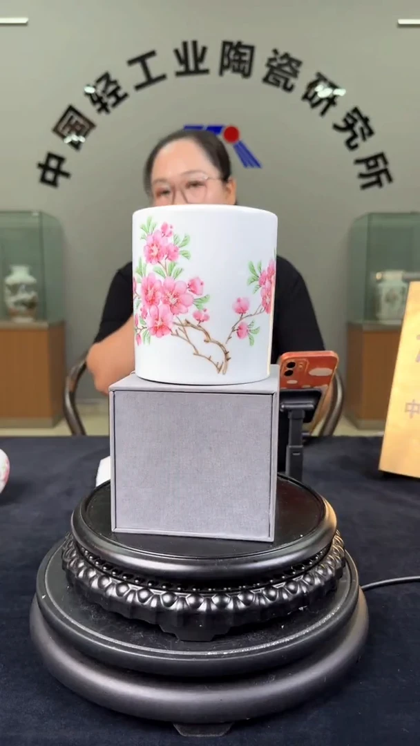 摆件水点桃花笔筒