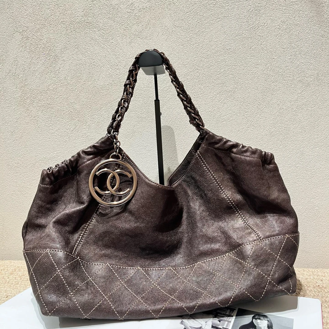 99新 Chanel/香奈儿  Chanel  中古款 棕色双C吊坠托特包 11开