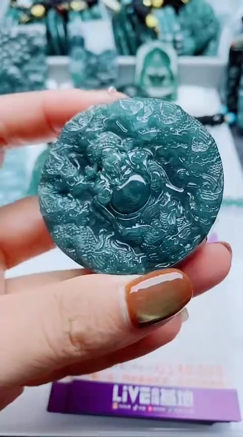 颈饰未镶嵌翡翠