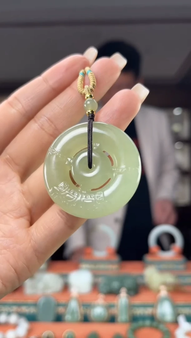 颈饰未镶嵌和田玉佩佩