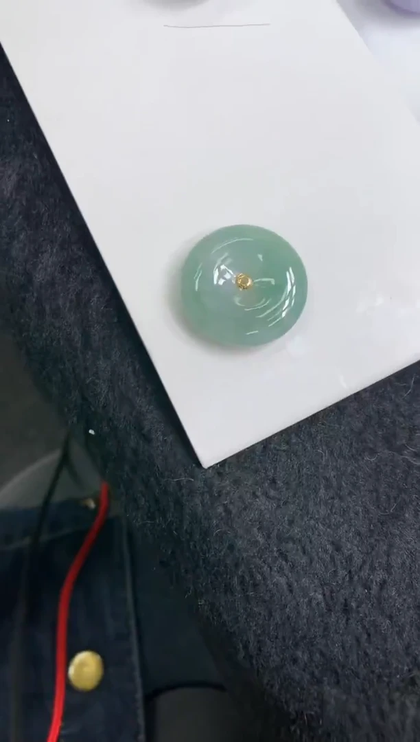 颈饰18K金镶嵌翡翠平安扣