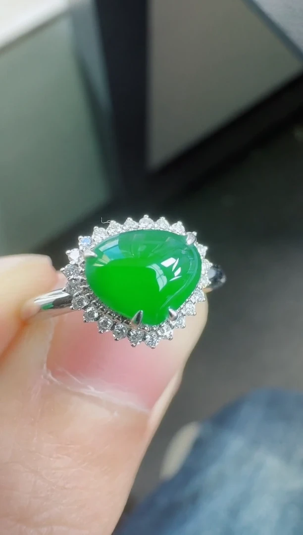 18K金镶嵌戒指翡翠寄售回流，不退不换