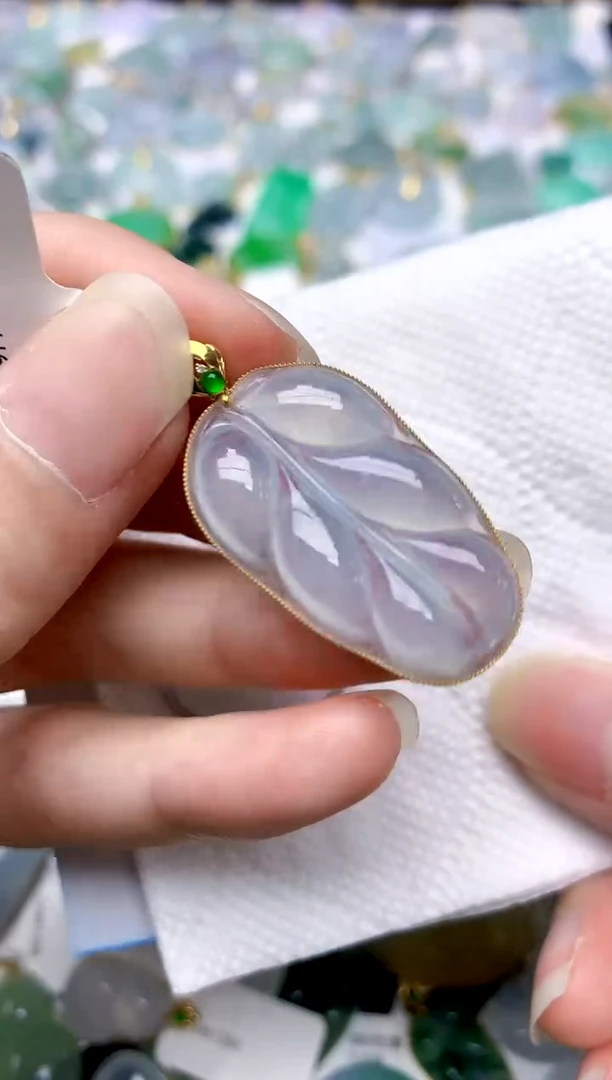 颈饰18K金镶嵌翡翠天然A货翡翠