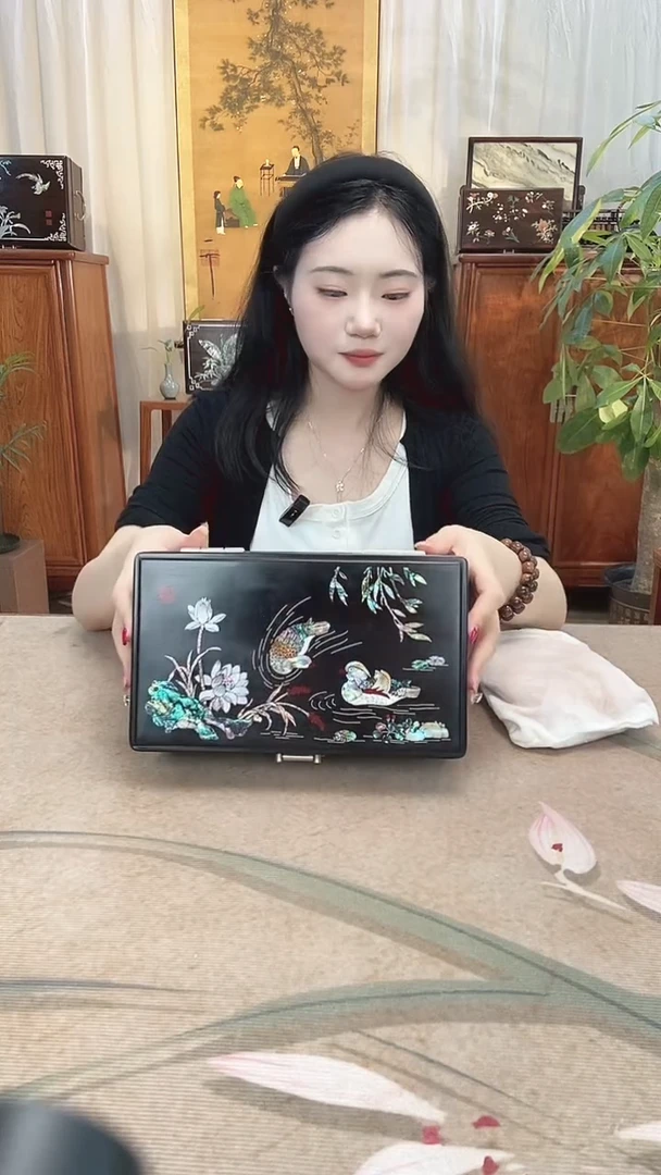 紫檀木类成套家具紫光檀嵌螺钿鸳鸯戏荷线条盒26*15*11