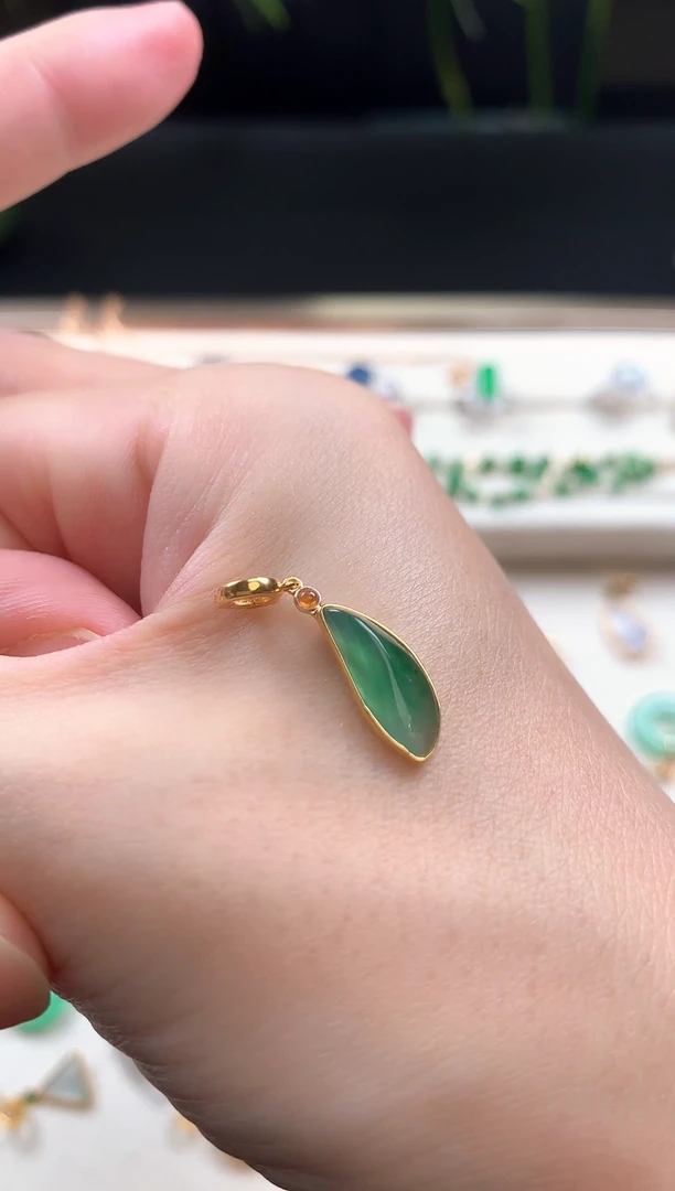 翡翠18K金镶嵌吊坠(不含链)天然缅甸A货翡翠吊坠